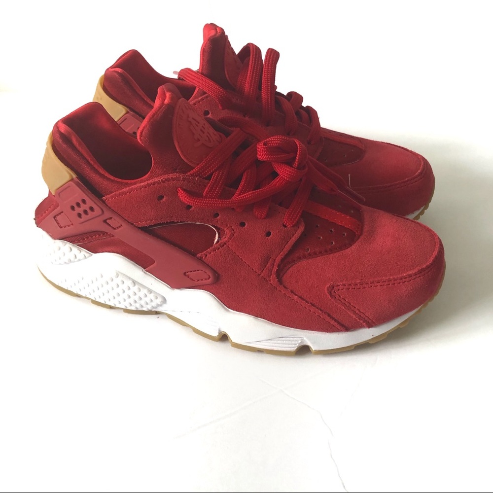 Women size 7.5 nike huarache